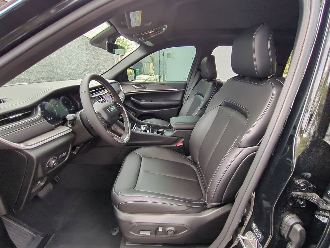 2025 Jeep Grand Cherokee Limited Edition 16