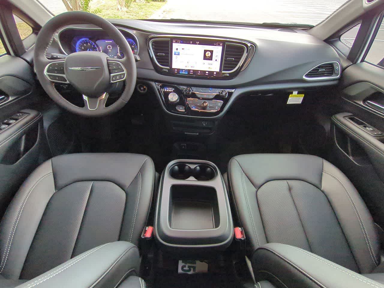 Thumbnail: 2026 Chrysler Voyager - 16