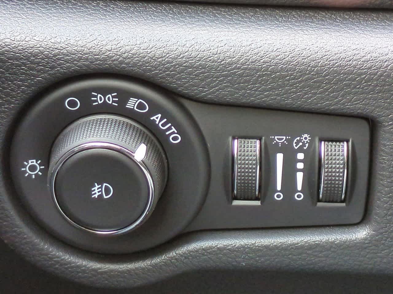 Thumbnail: 2026 Chrysler Pacifica - 18