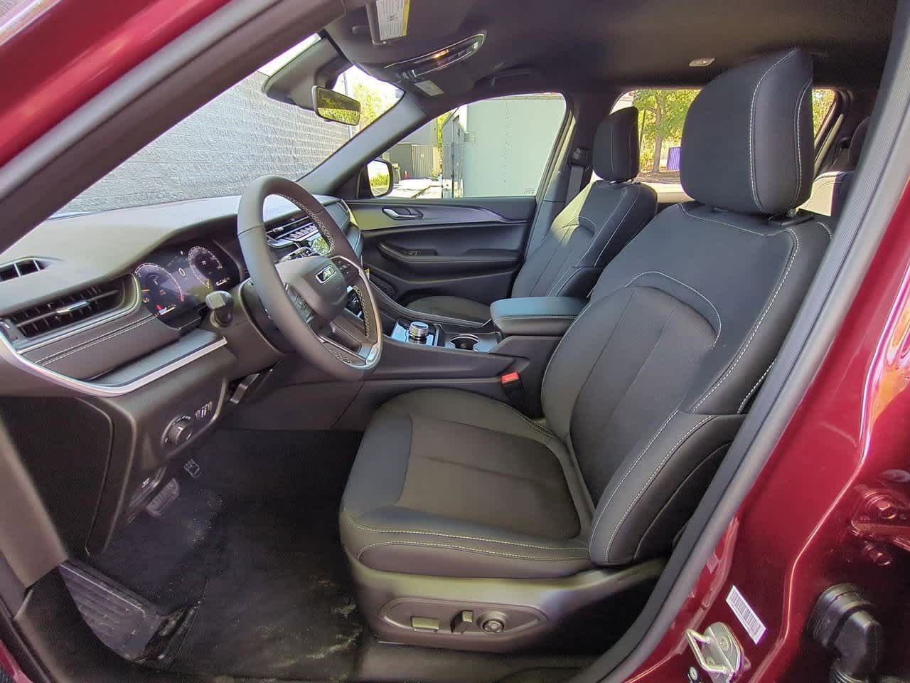 Thumbnail: 2025 Jeep Grand Cherokee L - 17