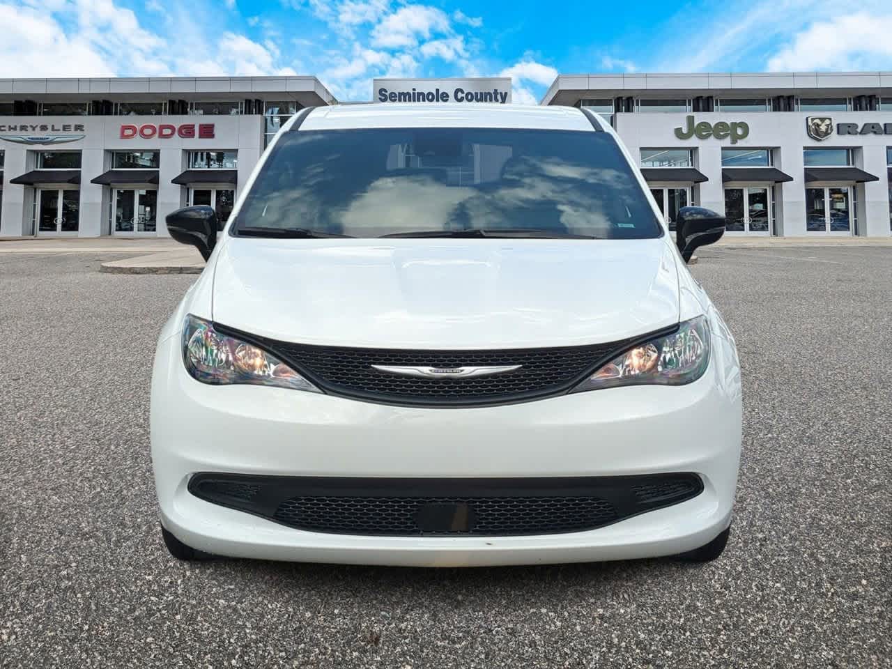 Thumbnail: 2026 Chrysler Voyager - 3