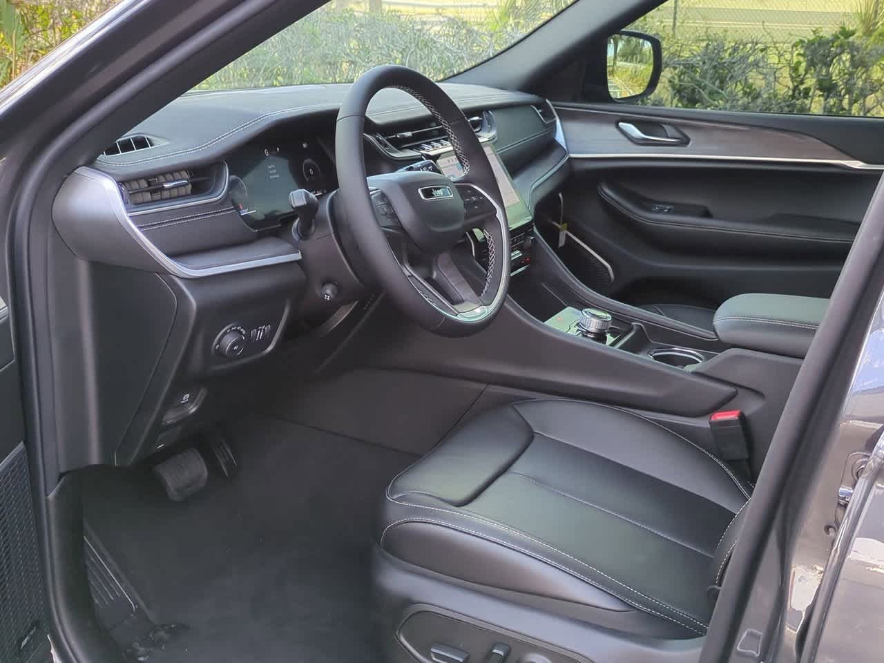 2025 Jeep Grand Cherokee L Limited Edition 10