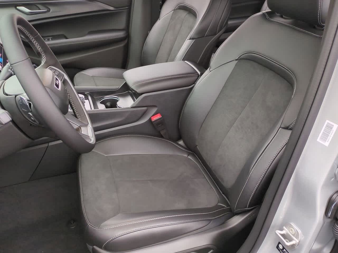 Thumbnail: 2025 Jeep Grand Cherokee L - 17