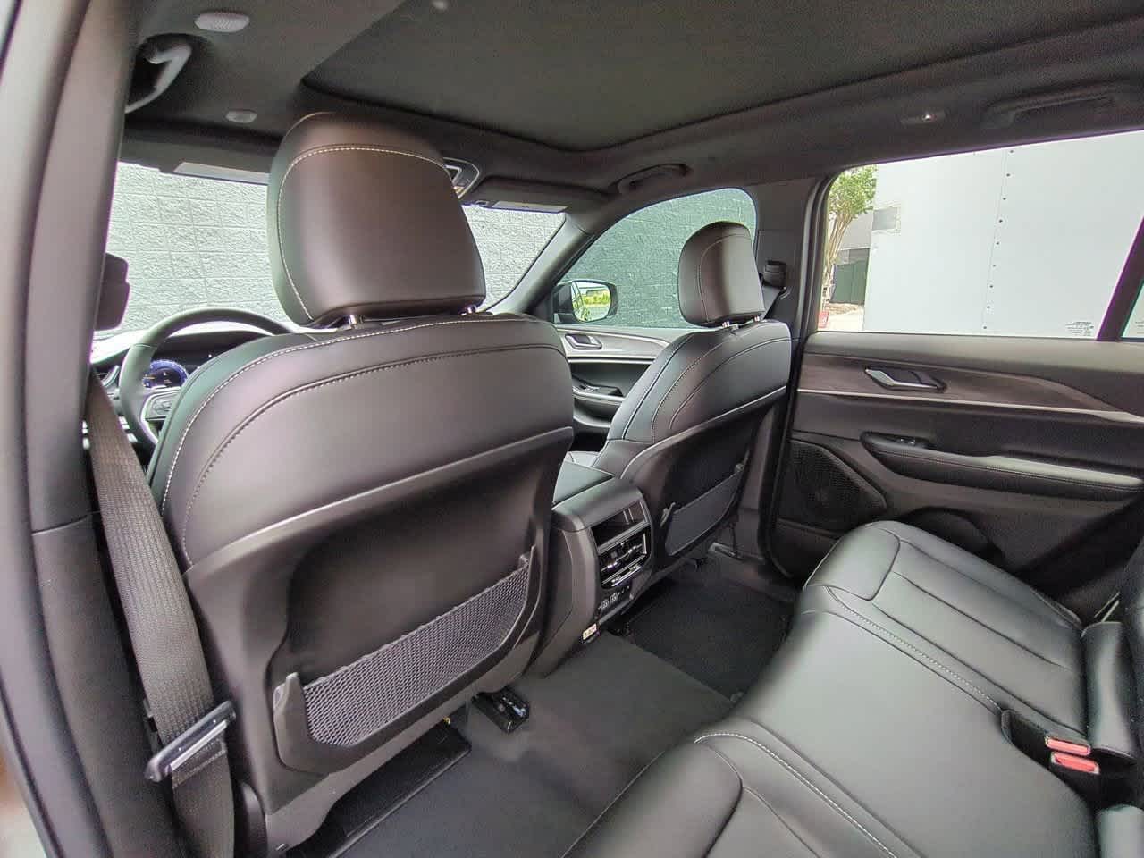 2025 Jeep Grand Cherokee Limited Edition 18