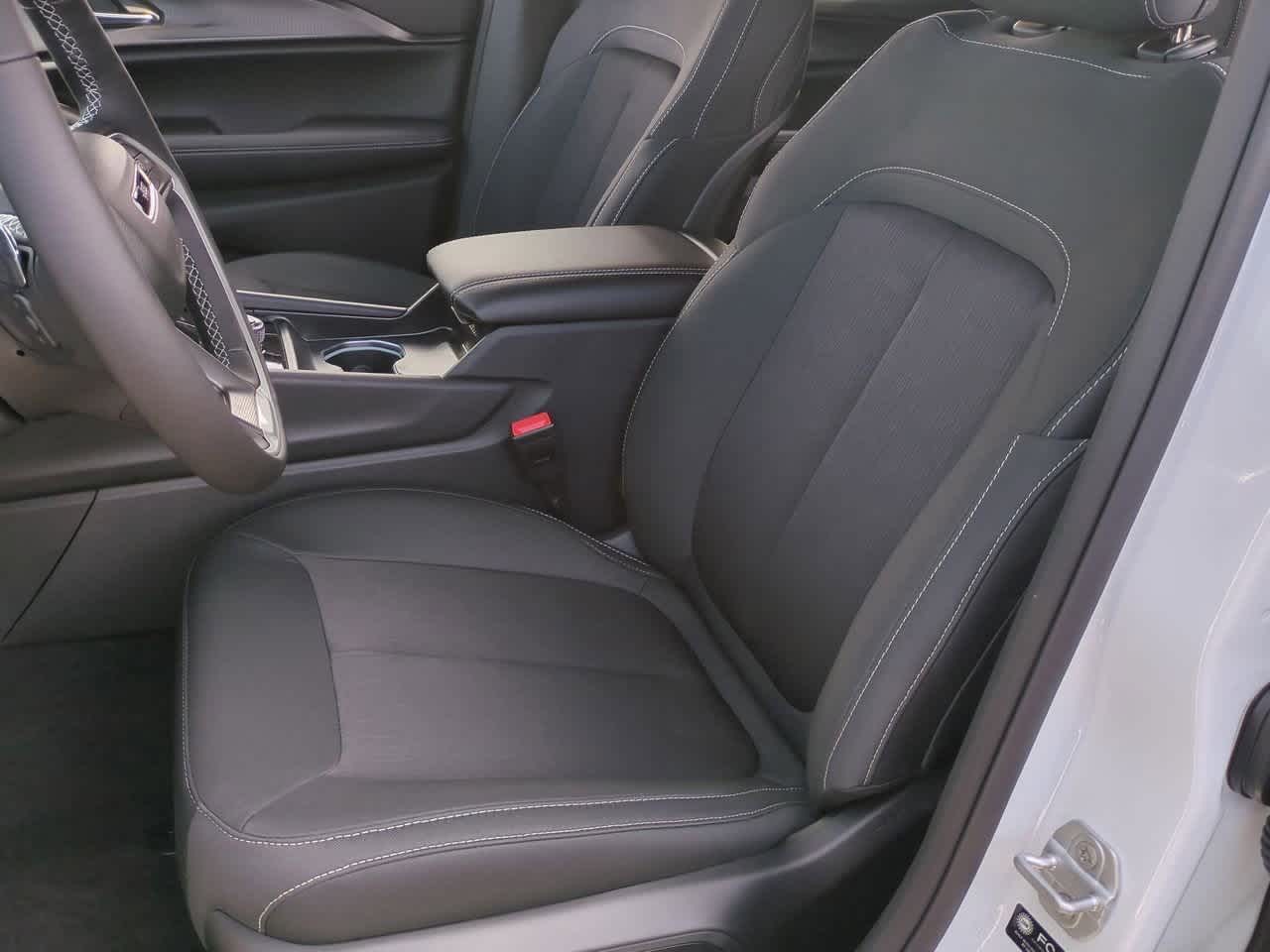 Thumbnail: 2025 Jeep Grand Cherokee L - 17