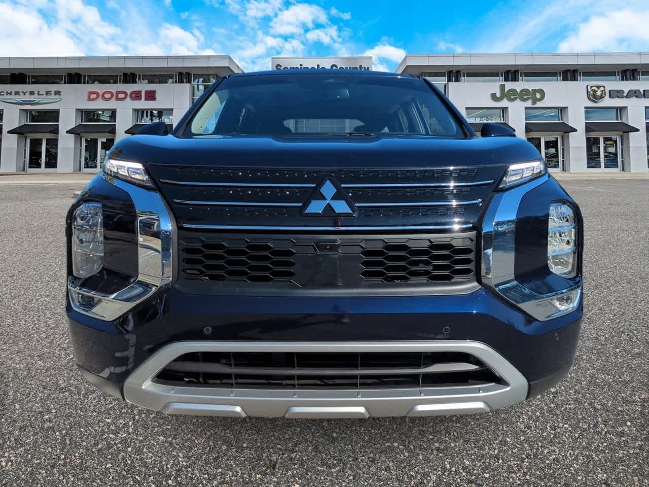 Thumbnail: 2024 Mitsubishi Outlander - 3