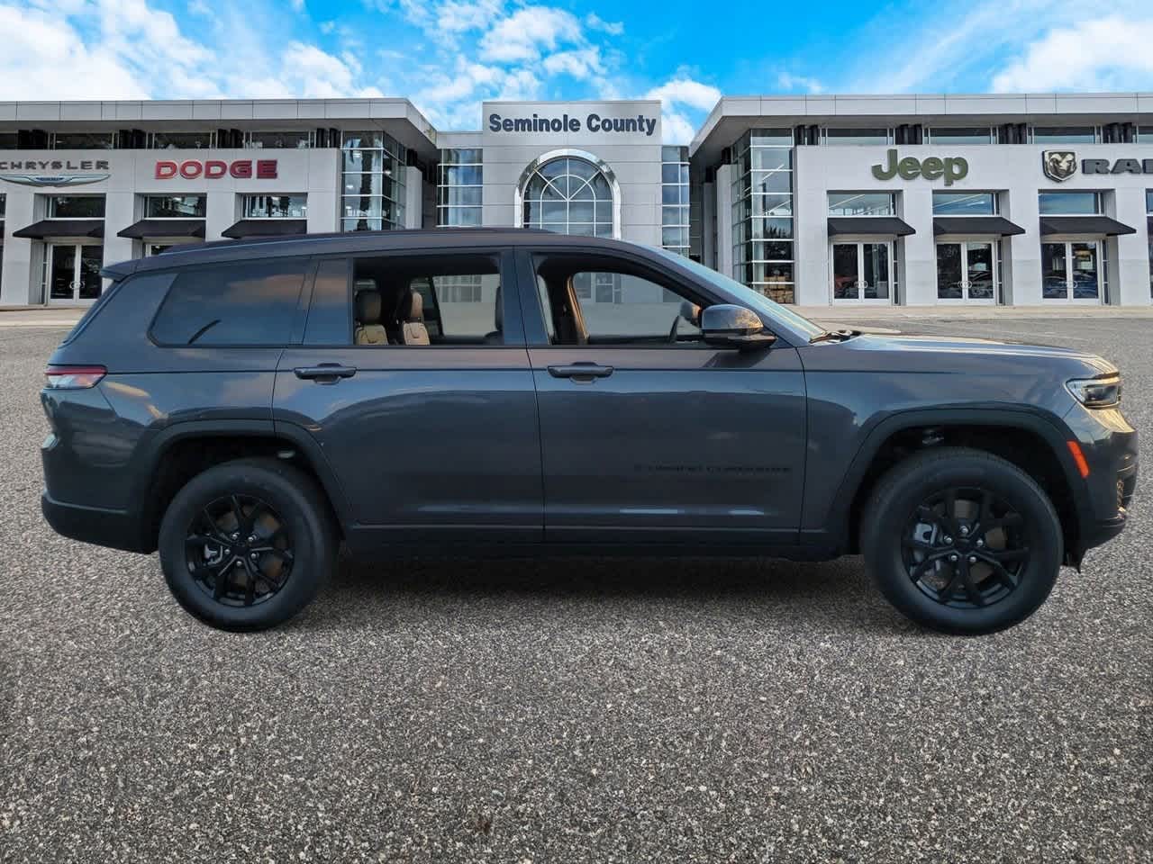 Thumbnail: 2025 Jeep Grand Cherokee L - 9