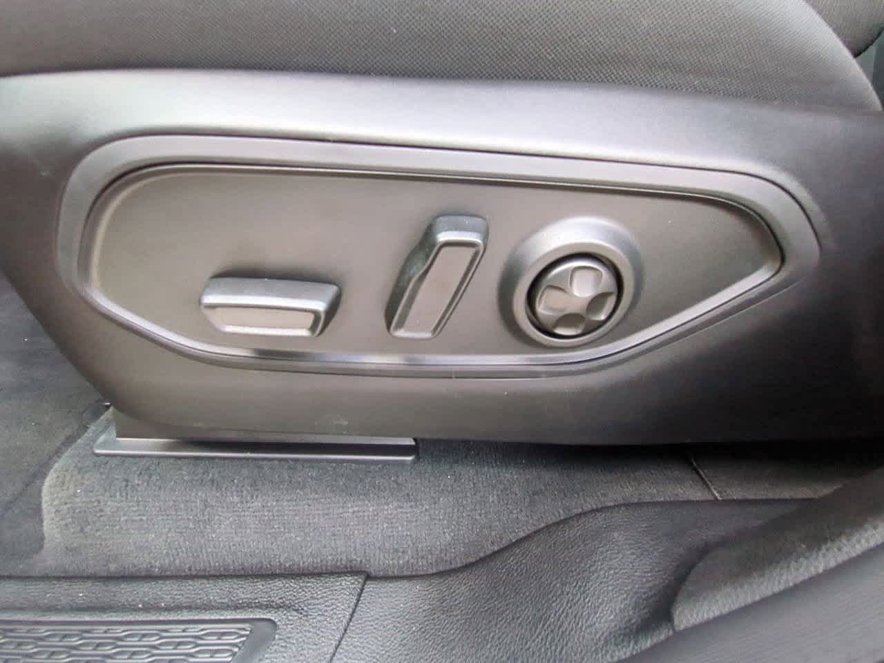 2025 Jeep Grand Cherokee L Laredo 18