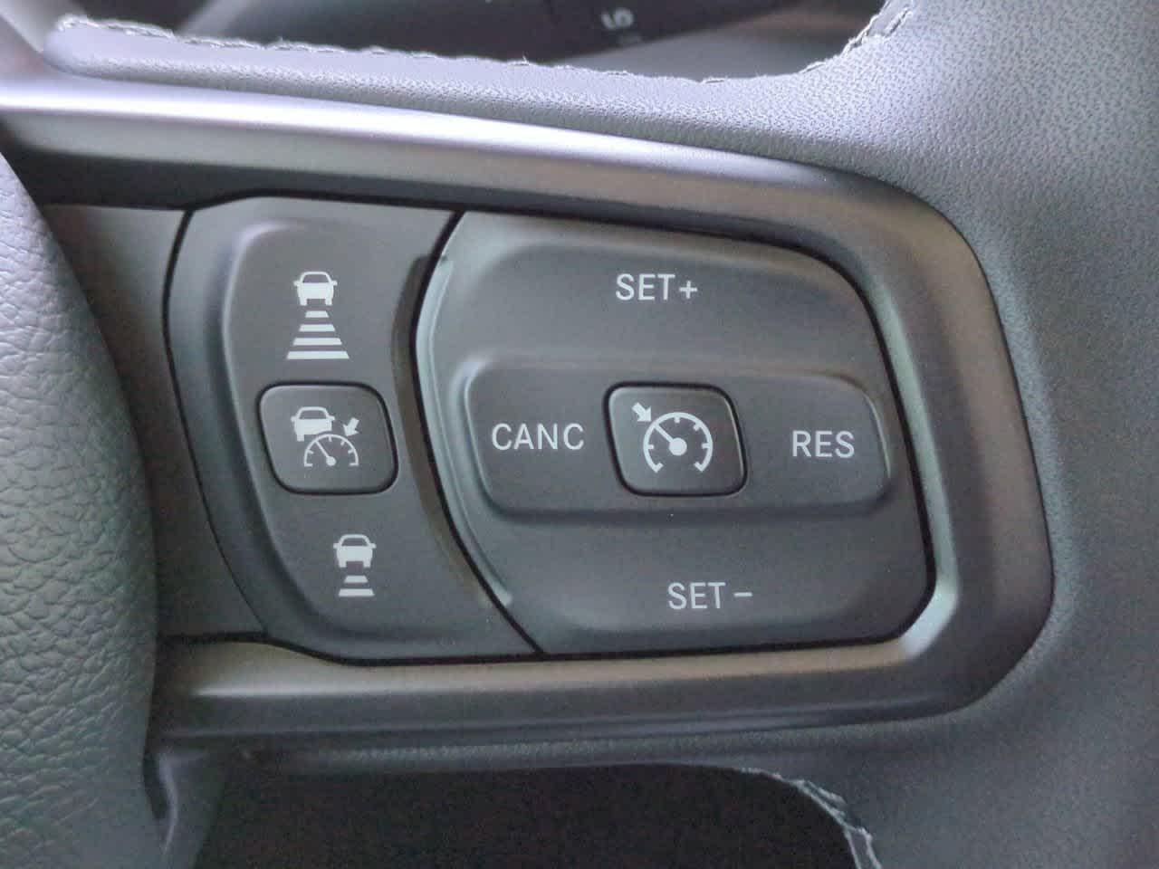 Thumbnail: 2025 Jeep Gladiator - 25