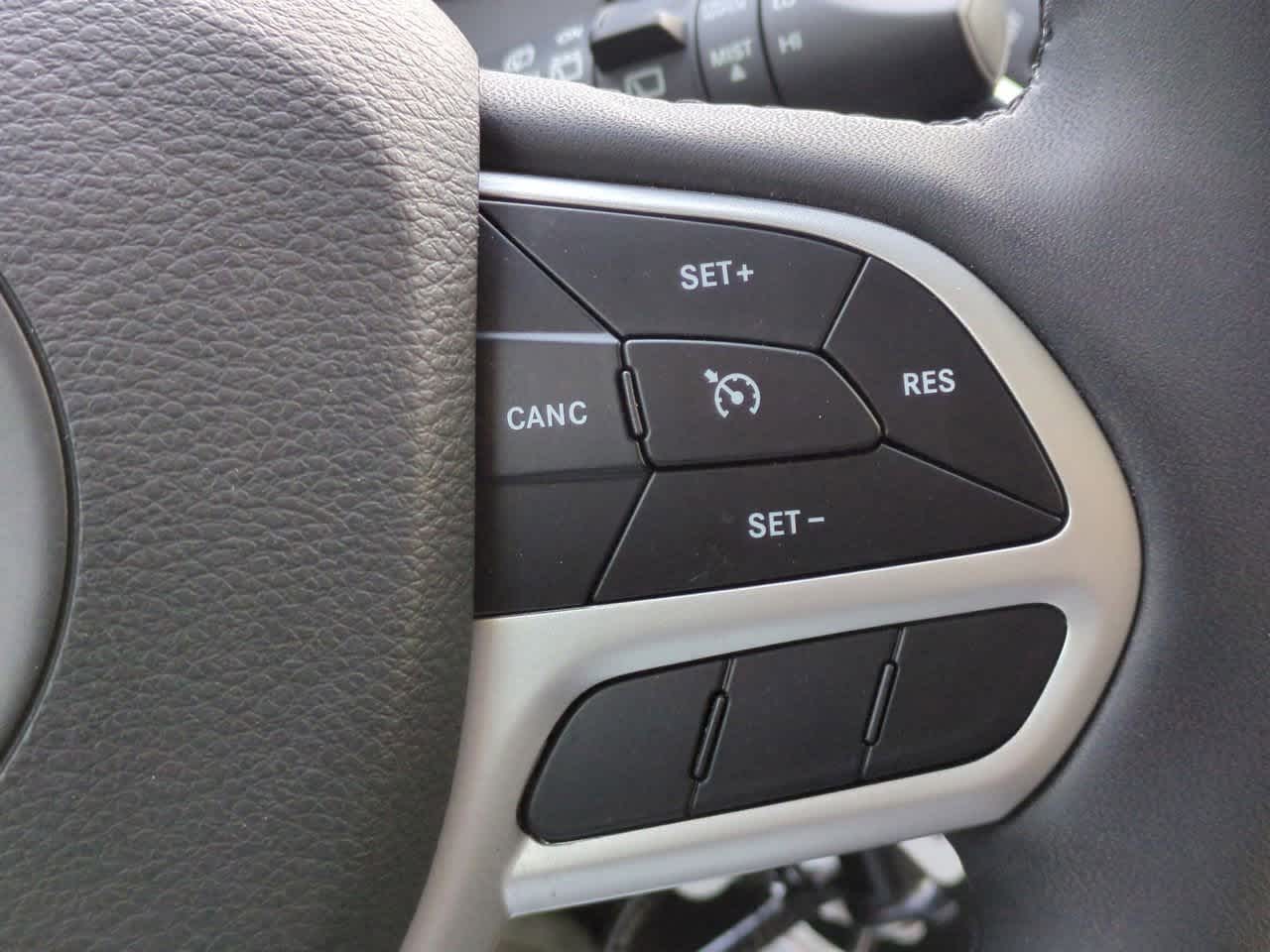 Thumbnail: 2022 Jeep Cherokee - 25