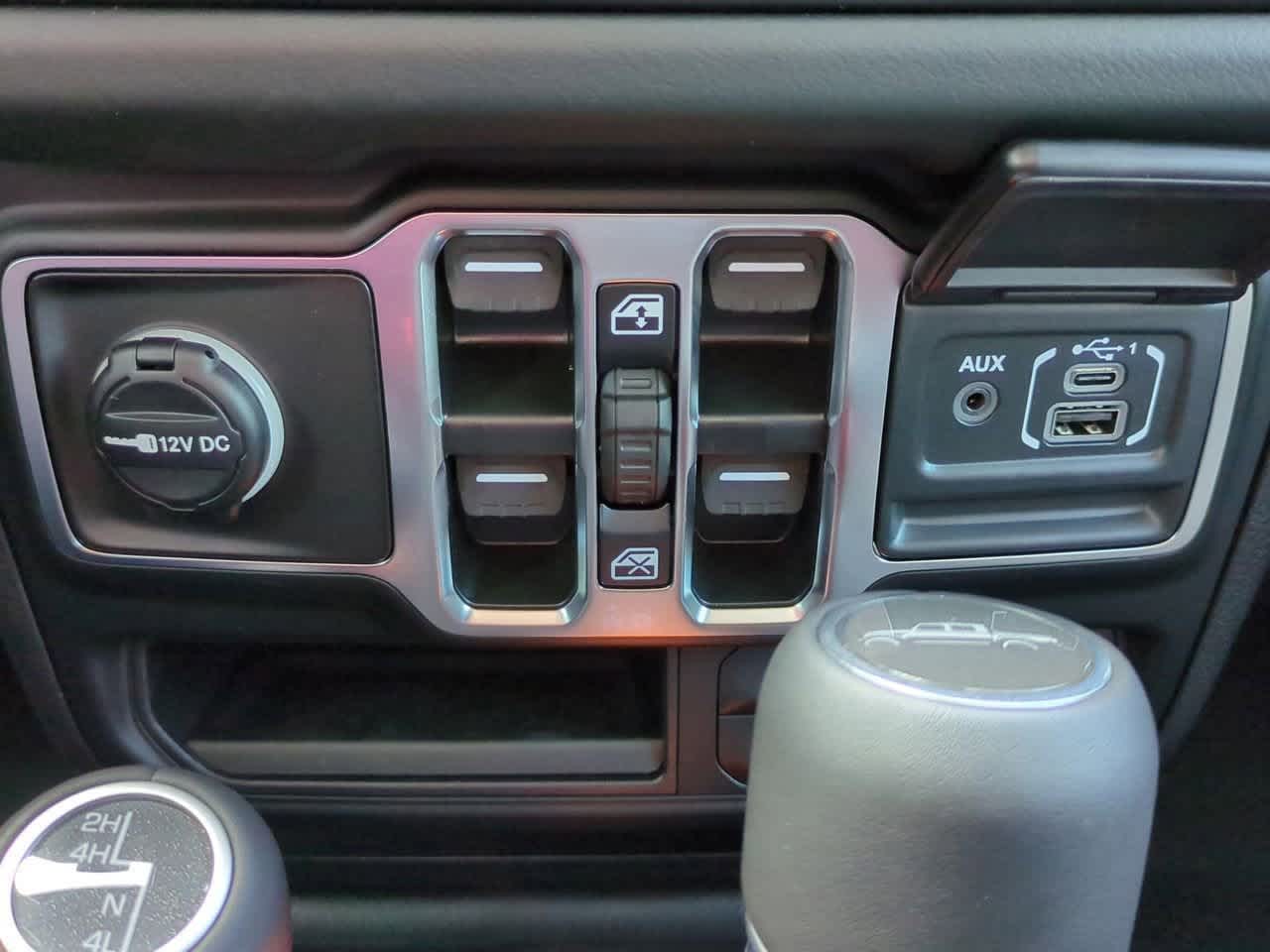 Thumbnail: 2025 Jeep Gladiator - 31