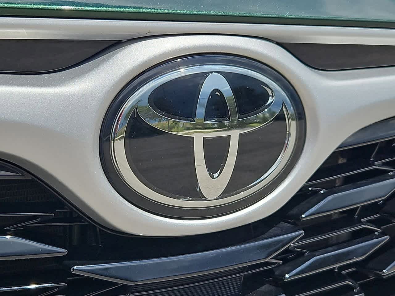 Thumbnail: 2023 Toyota Highlander - 12