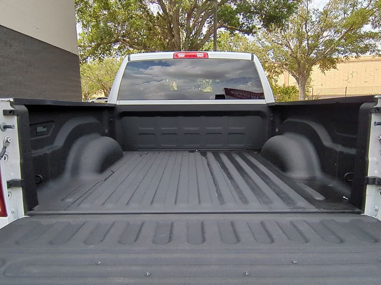 Thumbnail: 2021 RAM 1500 Classic - 33