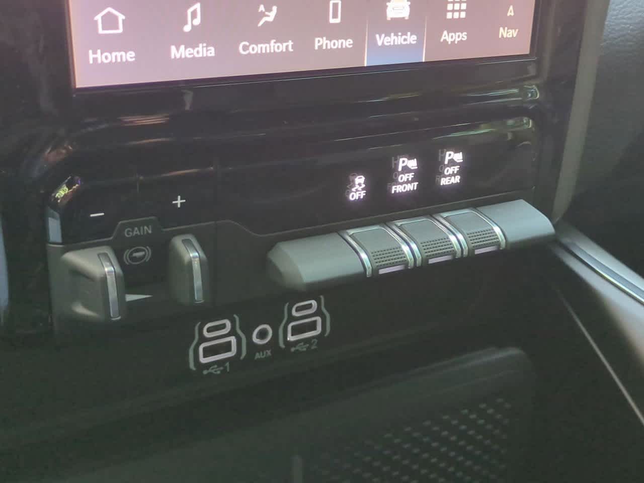 Thumbnail: 2026 RAM 1500 - 17