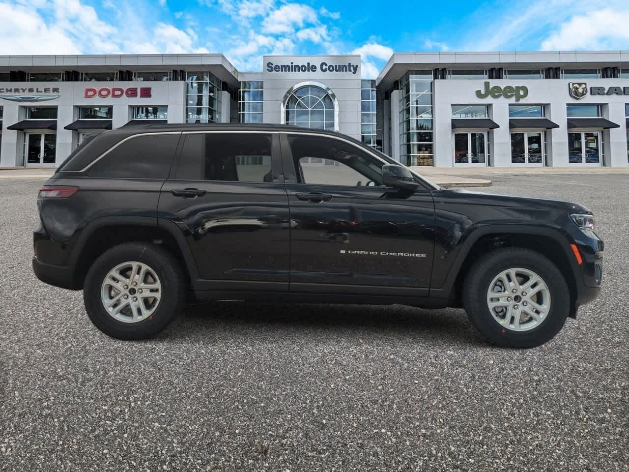 Thumbnail: 2025 Jeep Grand Cherokee - 9