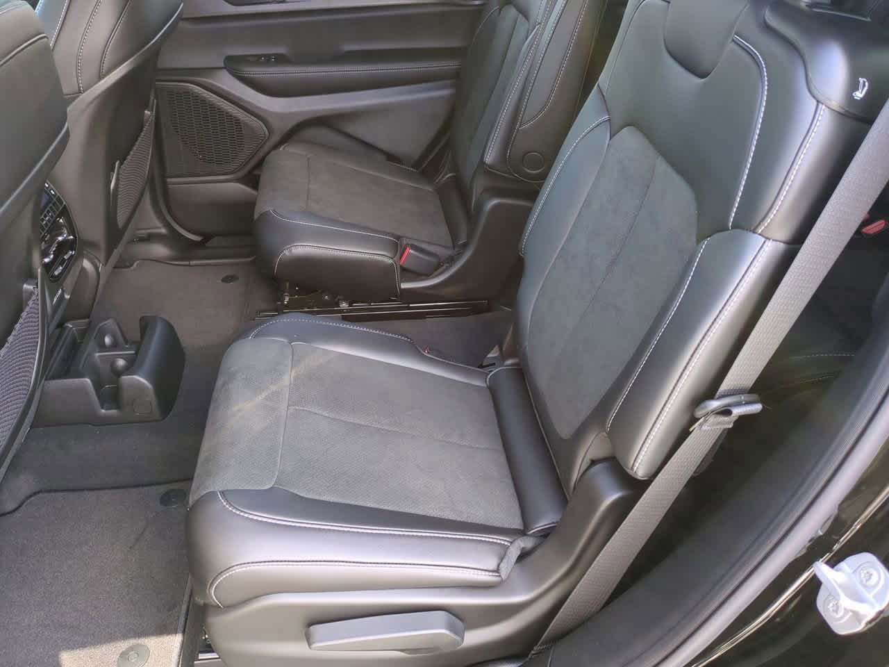 Thumbnail: 2025 Jeep Grand Cherokee L - 21