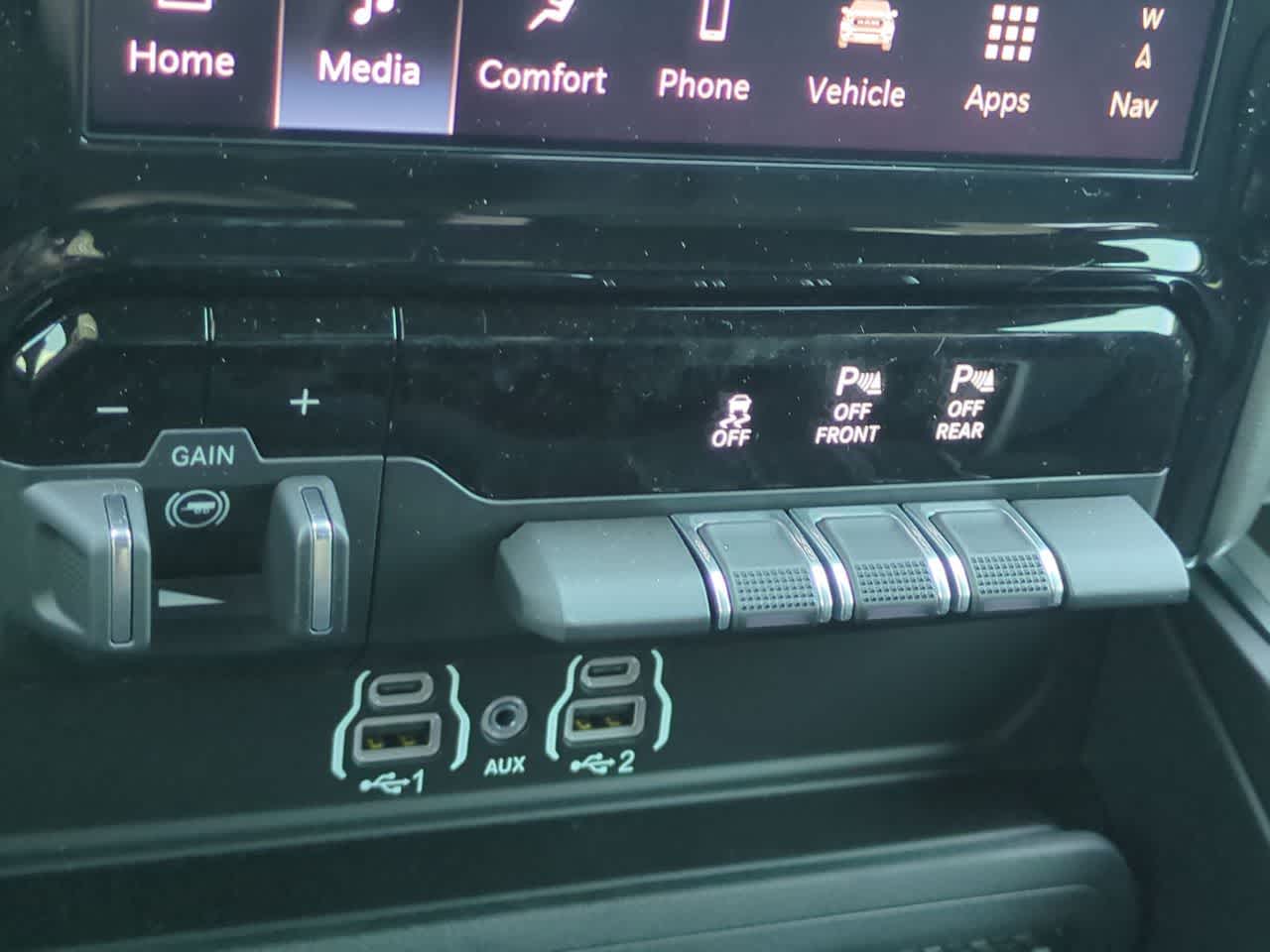Thumbnail: 2026 RAM 1500 - 18