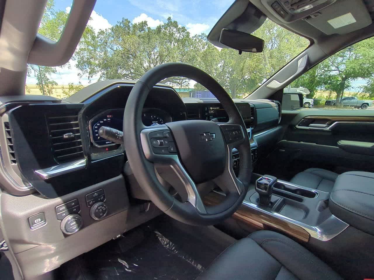 2025 Chevrolet Silverado 1500  10