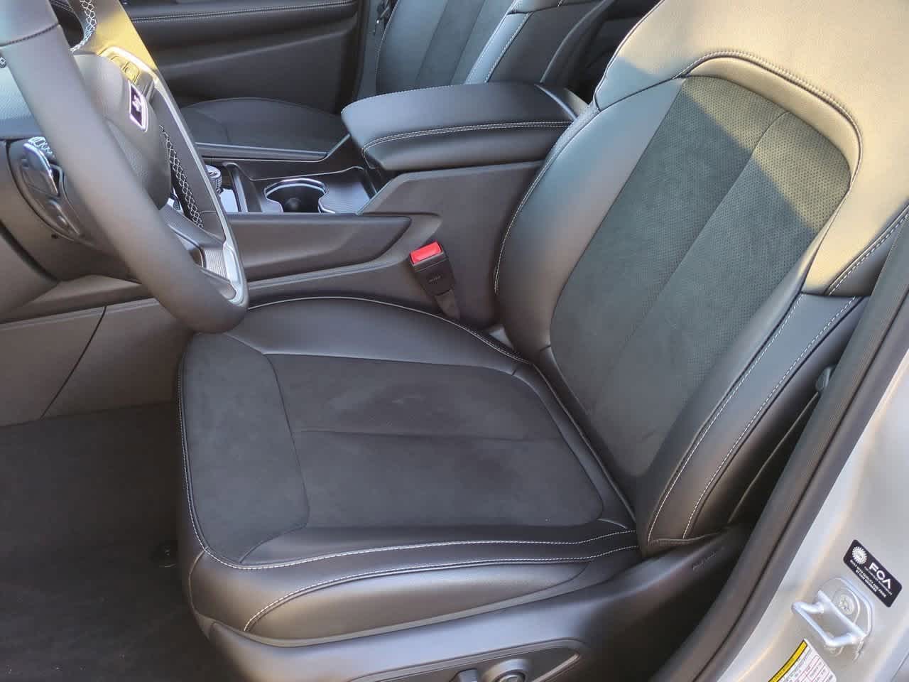 Thumbnail: 2025 Jeep Grand Cherokee - 17