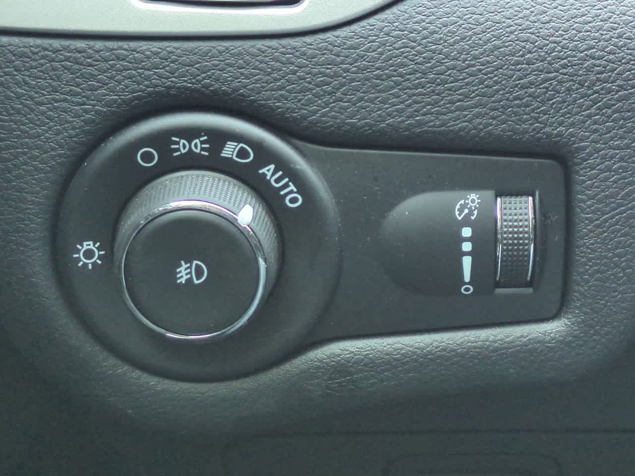 Thumbnail: 2022 Jeep Cherokee - 18