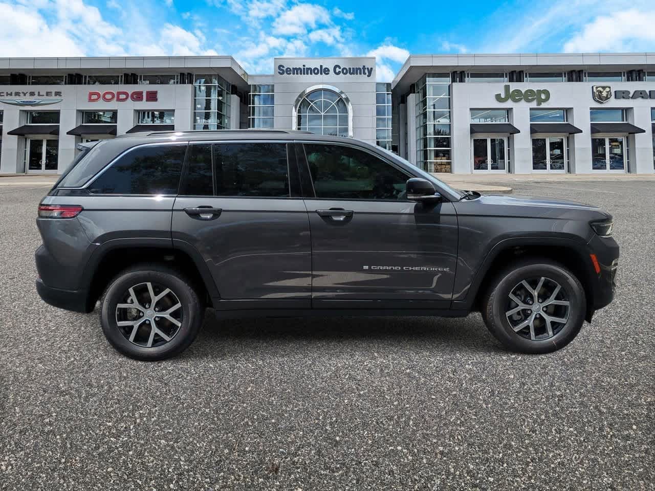 Thumbnail: 2025 Jeep Grand Cherokee - 9