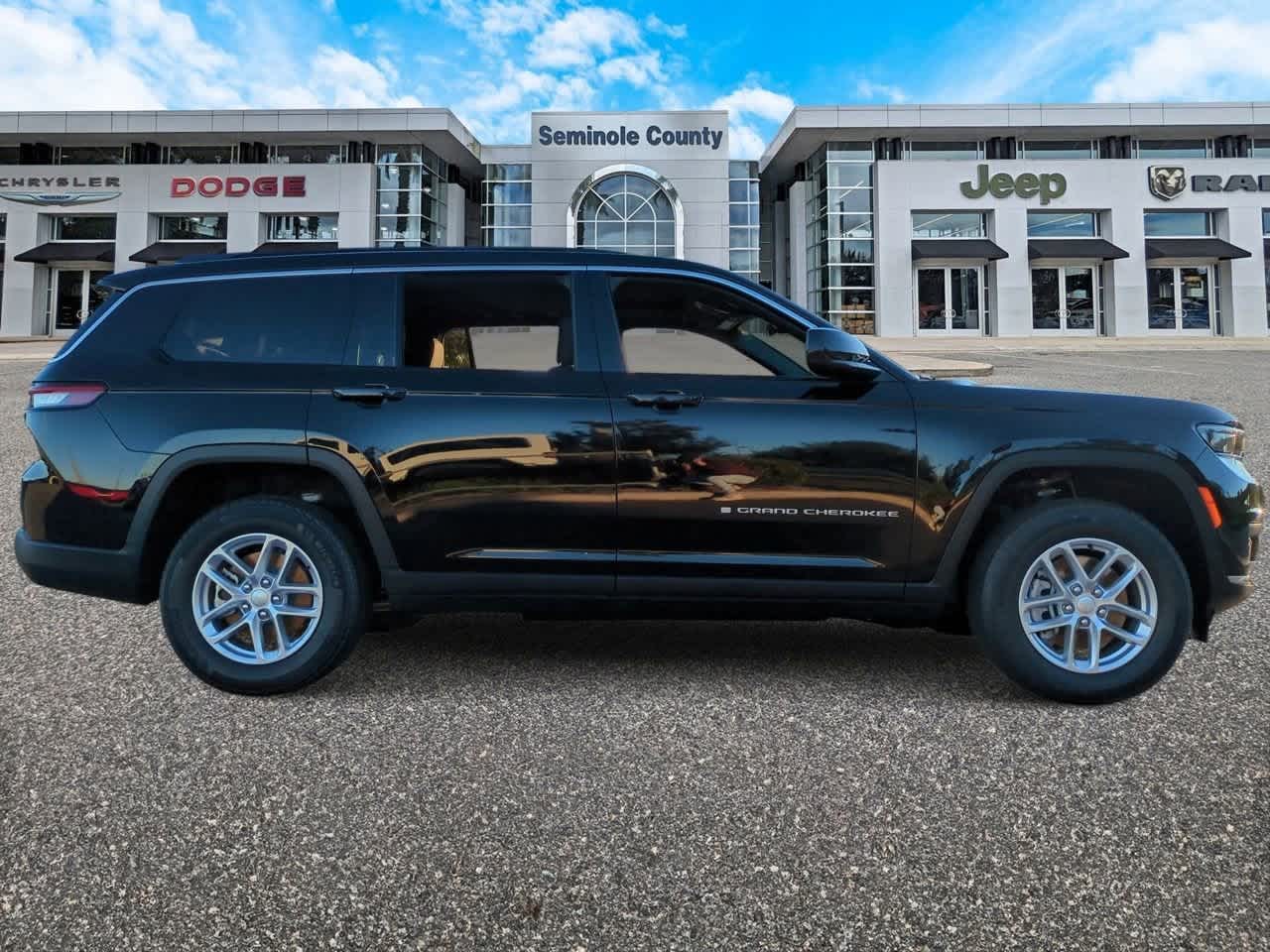 Thumbnail: 2025 Jeep Grand Cherokee L - 9