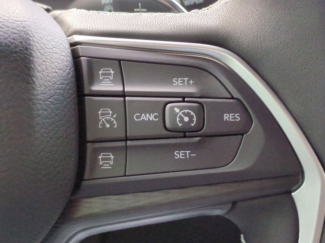 Thumbnail: 2025 Jeep Grand Cherokee - 25