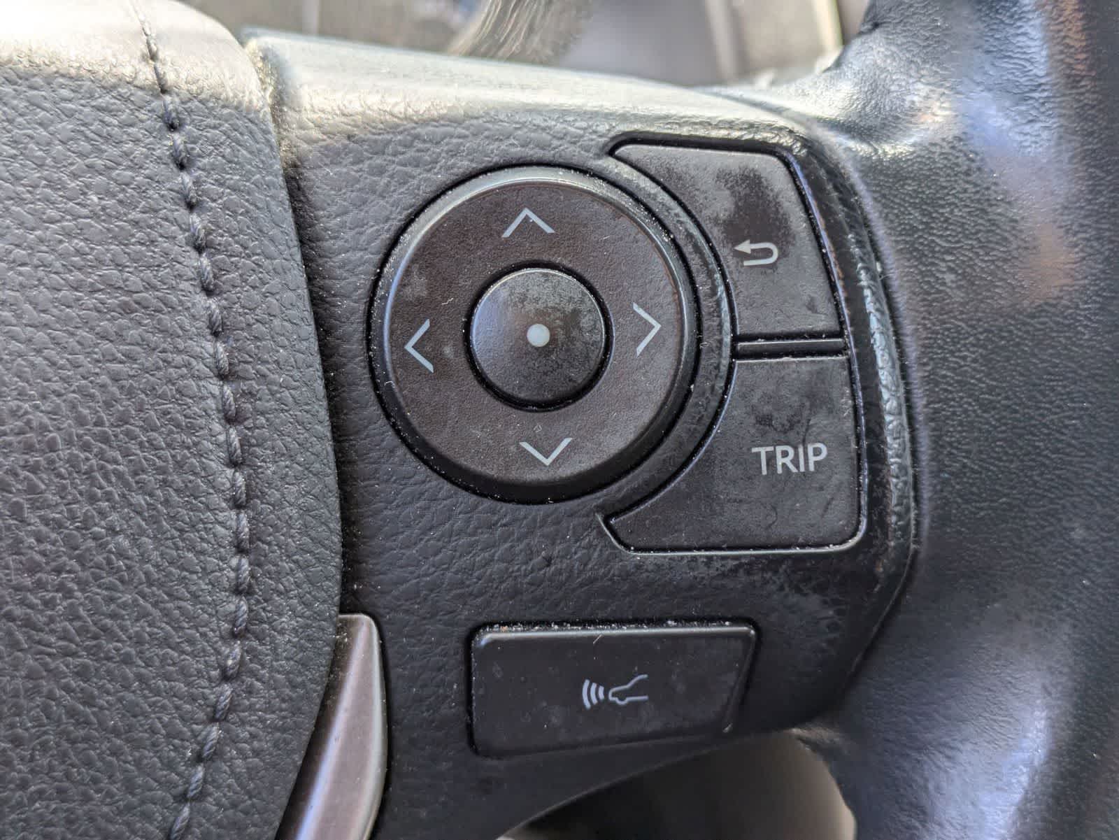 Thumbnail: 2017 Toyota RAV4 - 9
