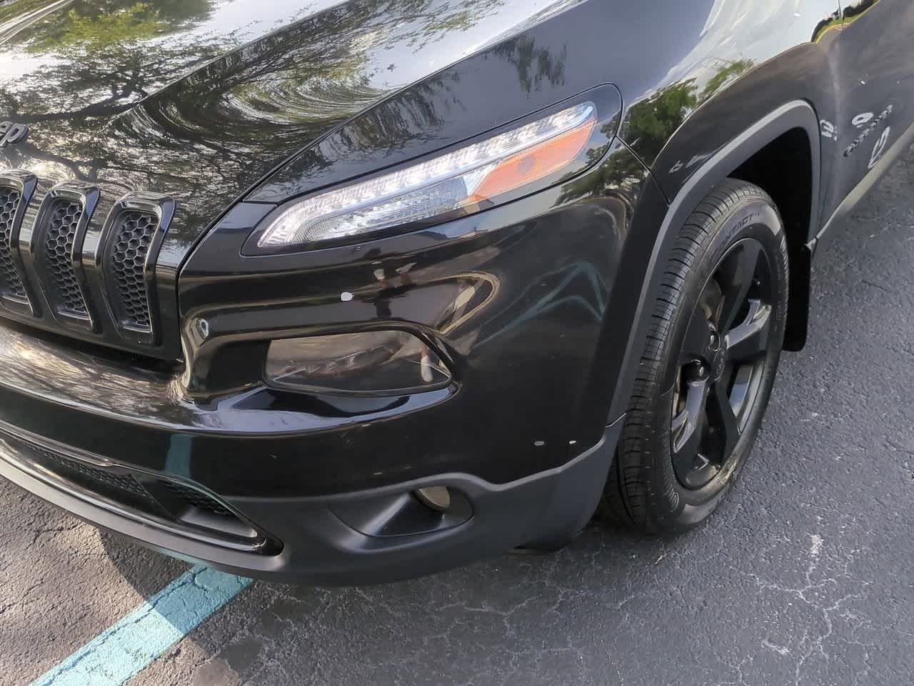 Thumbnail: 2018 Jeep Cherokee - 11