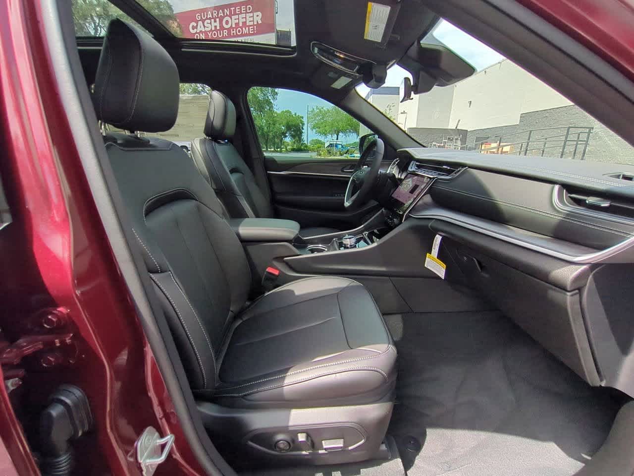 Thumbnail: 2025 Jeep Grand Cherokee - 24