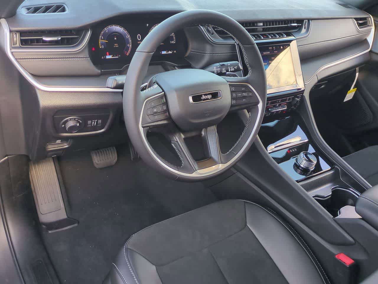 Thumbnail: 2025 Jeep Grand Cherokee - 10