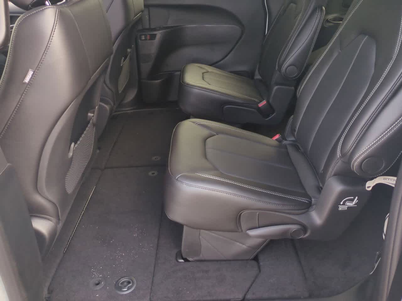 Thumbnail: 2026 Chrysler Voyager - 20