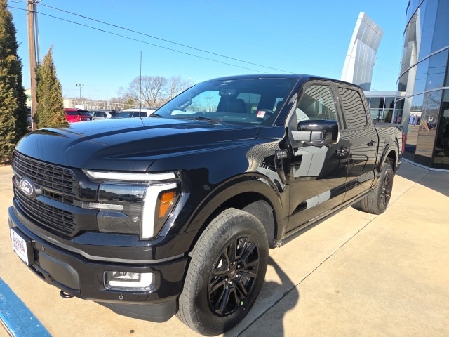 2025 Ford F-150 Platinum's photo