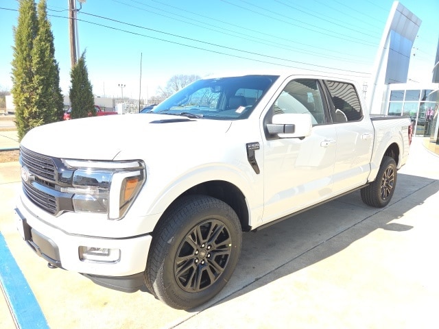 2025 Ford F-150 Platinum's photo