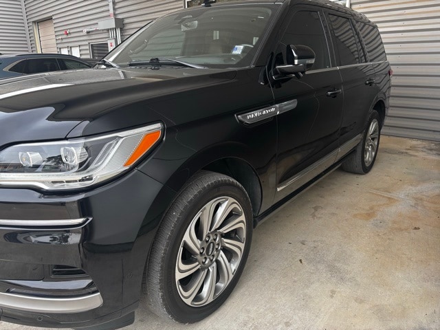 2023 Lincoln Navigator Reserve's photo
