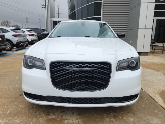 Used 2020 Chrysler 300 Touring with VIN 2C3CCAAG7LH212629 for sale in Seminole, OK