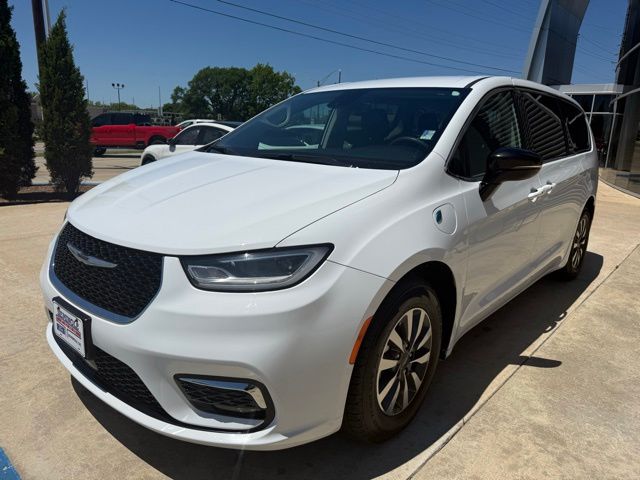 2024 Chrysler Pacifica Hybrid Select PHEV's photo