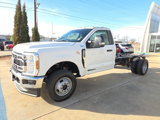 2026 Ford F-350 Super Duty Chassis Cab XLT's photo