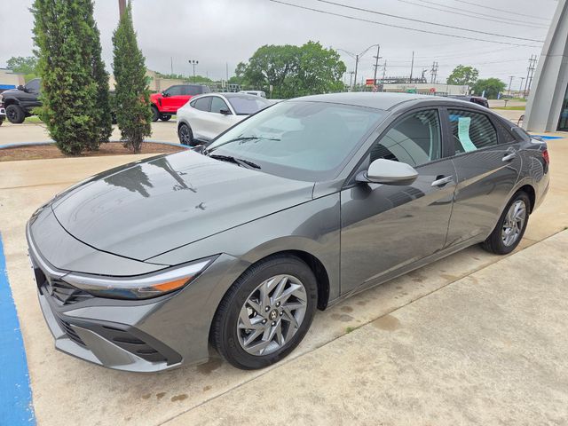 2025 Hyundai Elantra 1.6 HEV Blue's photo