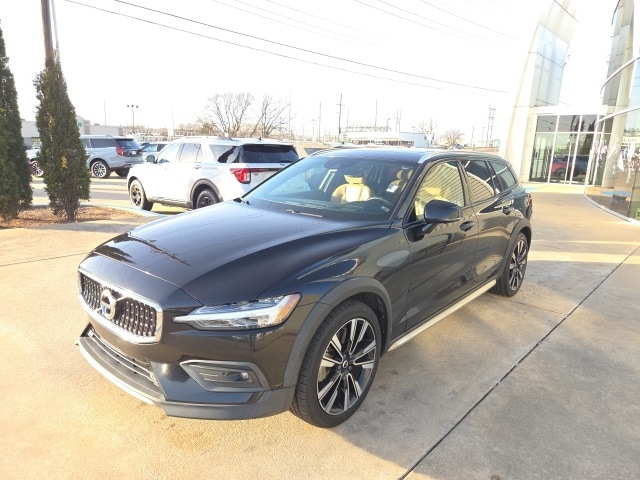 2020 Volvo V60 Cross Country Base's photo