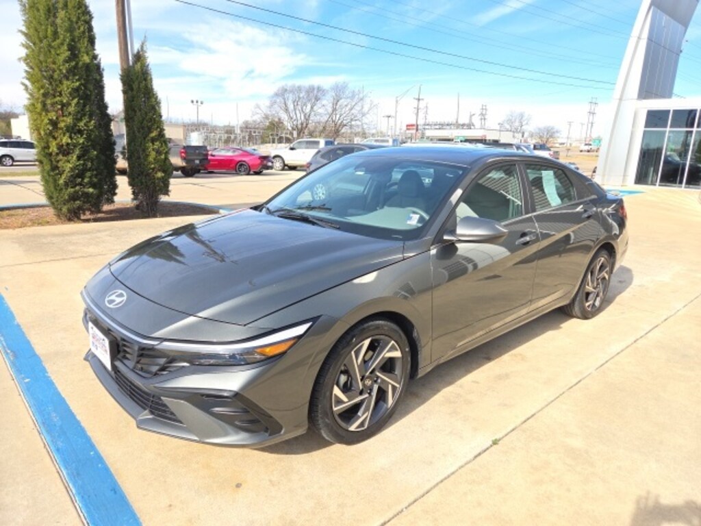 Used 2025 Hyundai Elantra SEL Convenience Sedan