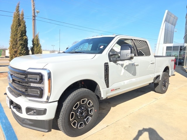 2026 Ford F-350 Super Duty Platinum's photo