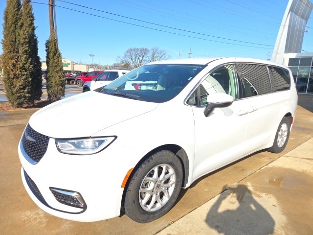 2023 Chrysler Pacifica Touring L's photo