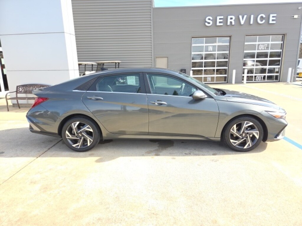 Used 2025 Hyundai Elantra SEL Convenience Sedan