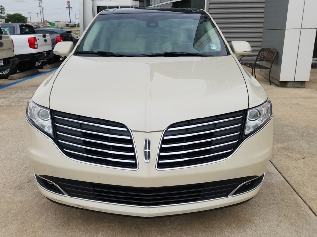 Used 2018 Lincoln MKT Reserve with VIN 2LMHJ5AT5JBL01644 for sale in Seminole, OK