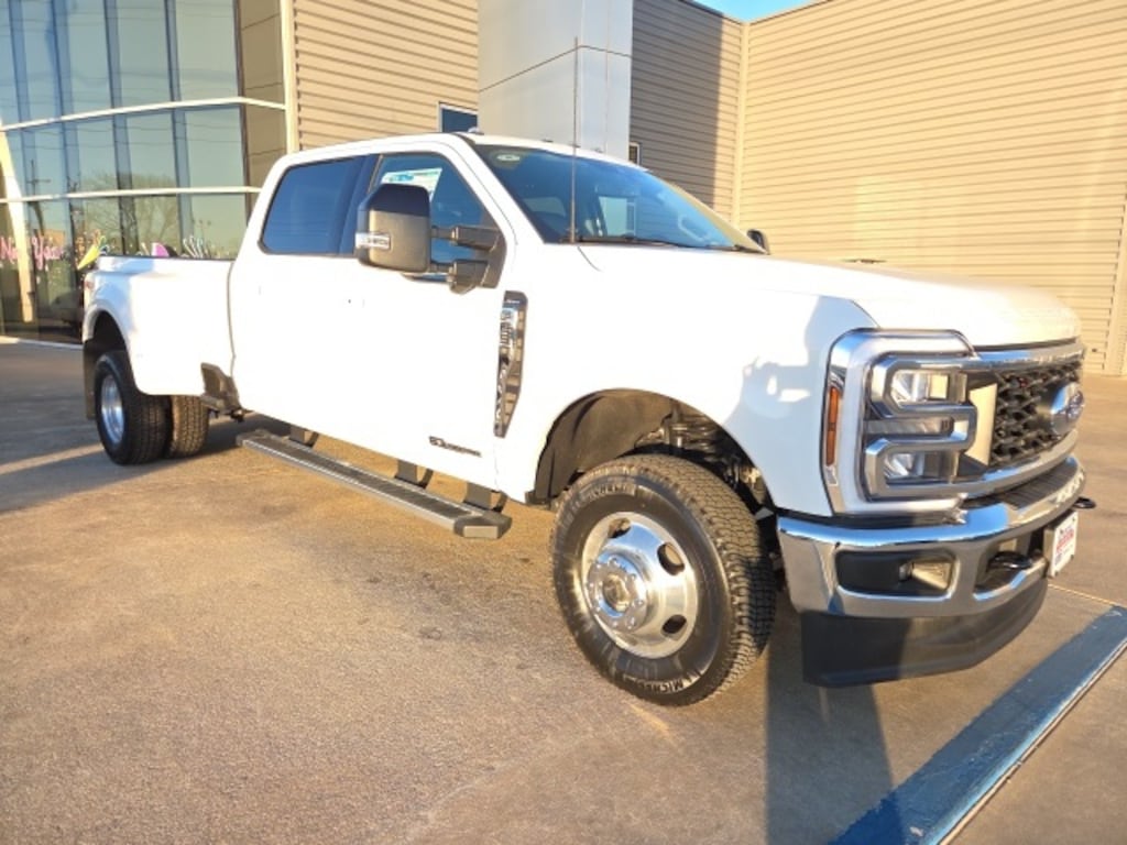 New 2025 Ford Super Duty F-350 Lariat TRUCK