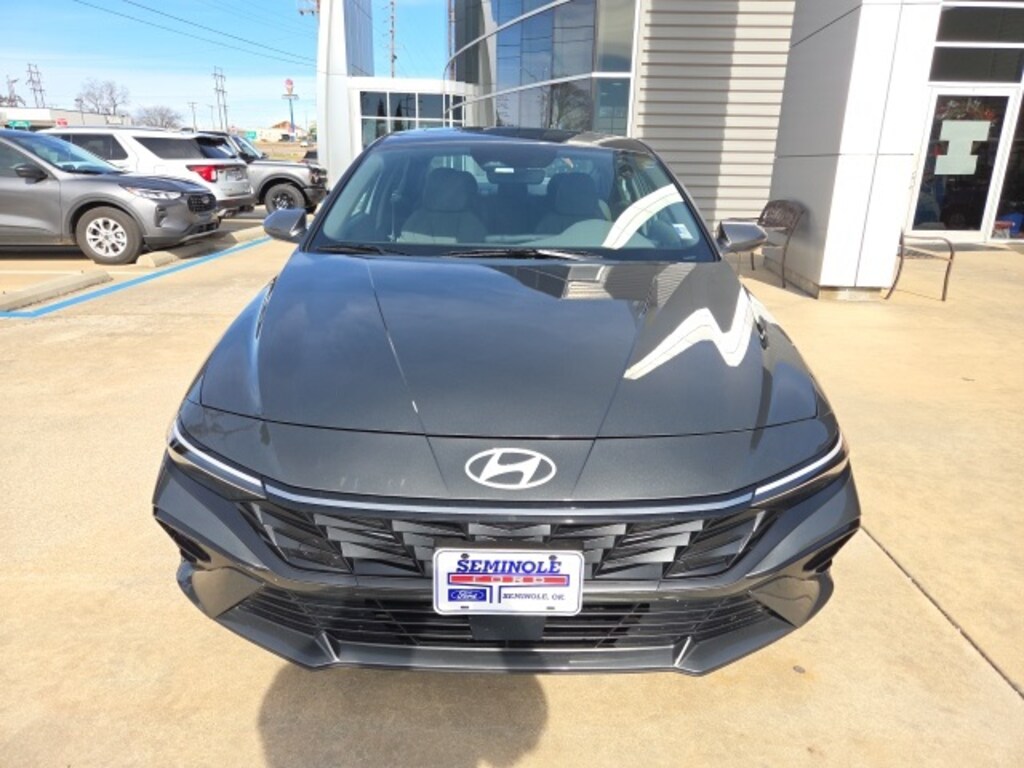 Used 2025 Hyundai Elantra SEL Convenience Sedan