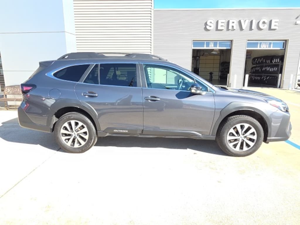 Used 2024 Subaru Outback Premium SUV