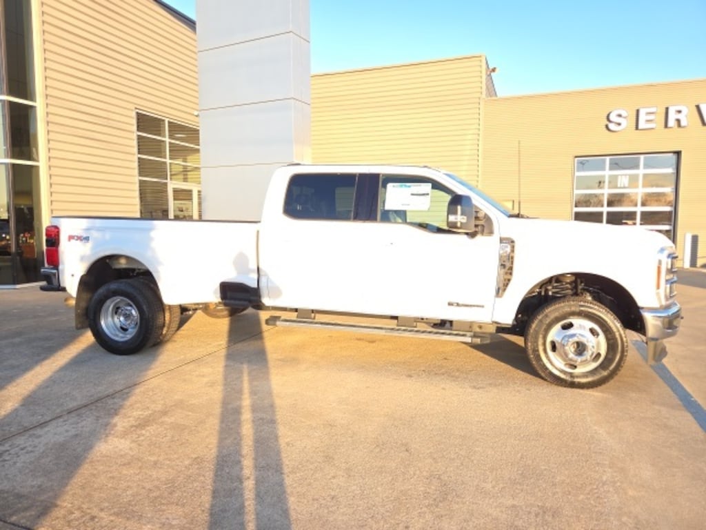 New 2025 Ford Super Duty F-350 Lariat TRUCK