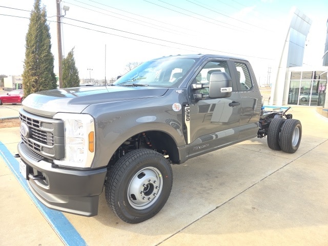 2026 Ford F-350 Super Duty Chassis Cab XL's photo